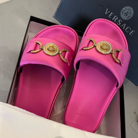 PFF ONLY 💕VERSACE Medusa Biggie Satin Platform Sandals size 37.5 (US 7) - Picture 3 of 16